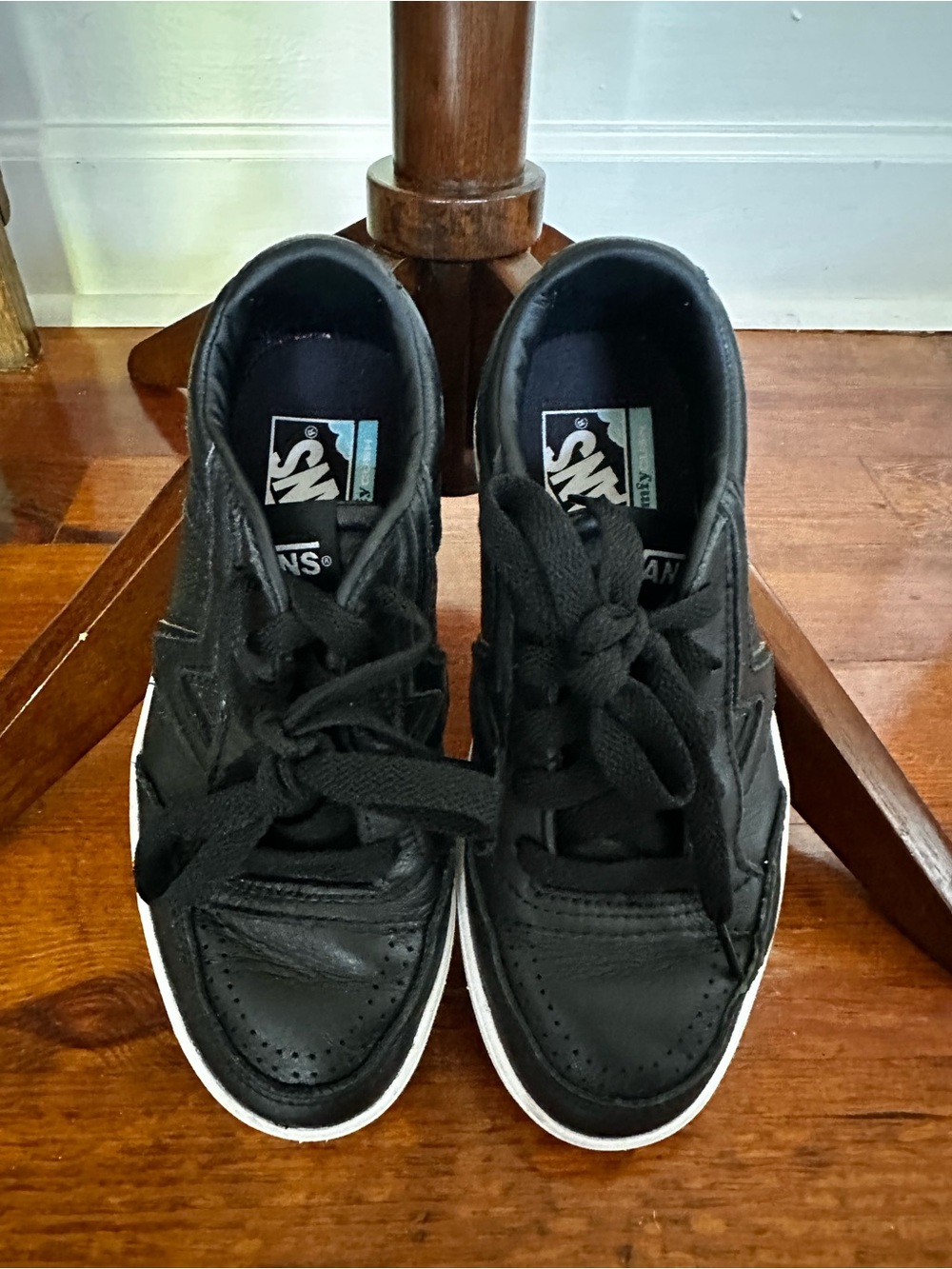 Vans Men's Black Low-Top Sneakers with White Sole
